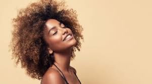 Trasplante de pelo afro para mujeres