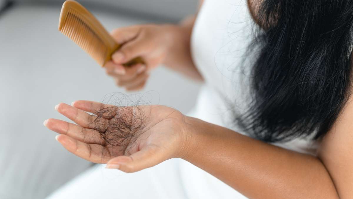 Frauen Ursachen für Haarausfall  